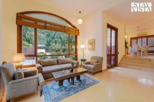 StayVista Residences at Moets Palm with BBQ, Bonfire & Theatre