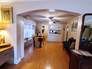 Central Queen Anne Home, Walking Score 96