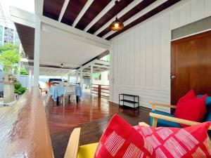 Rare Find 80 yrs Heritage Peaceful House in BKK