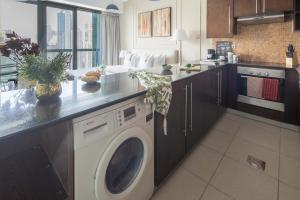 Frank Porter - Boulevard Walk Downtown