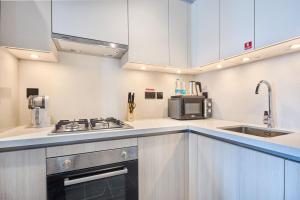 STAY BY LATINEM Luxury 1BR Plus Study Holiday Home CC 3109 Near Burj Khalifa