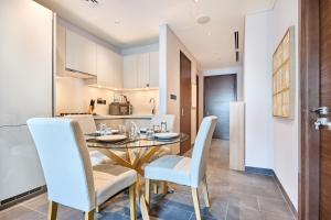 STAY BY LATINEM Luxury 1BR Plus Study Holiday Home CC 3109 Near Burj Khalifa