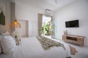 Villa 888 Eat Shop Play - 3BR Private Pool Oberoi