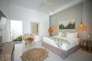 Villa 888 Eat Shop Play - 3BR Private Pool Oberoi