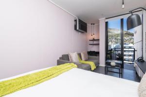 Trendy Sea Point Studio Walk to Beach Cafés