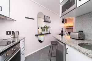 Trendy Sea Point Studio Walk to Beach Cafés