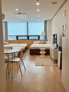 NewsenseN-1sec from Hongdae Sub&Wifi