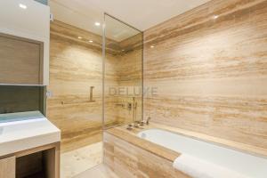 Burj Khalifa Views, Walking Distance to Dubai Mall and Downtown Boulevard - The Sterling West House, Business Bay by Deluxe Holiday Homes