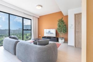 Luxury Modern Home with Direct Park Access