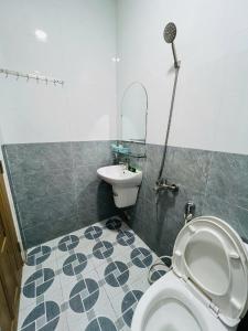 Nhà Nghỉ Hoàng Yến