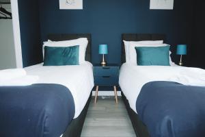 Modern Comfort 2-Bed, 2-Bath with Lift Access