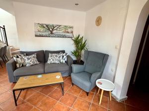 2-bedroom Penthouse with Swimming Pool & Terraces!