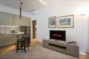 New Apartment close to Duomo - PRIVATE PARKING