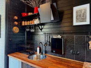 MIKO I Чарівний котедж для двох