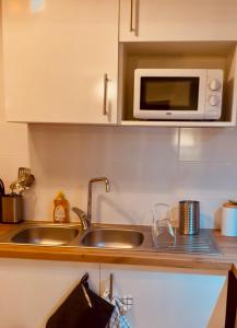 Bright and quiet apartment near attractions