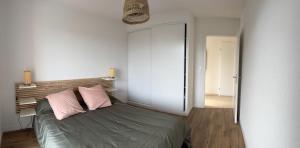 Bright and quiet apartment near attractions