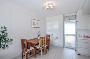 Dolphin Beach Large 1 Bedroom Apartment Ocean View