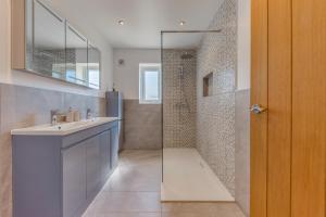 Luxury Cottage, Dog Friendly, Stunning Views, Private Garden