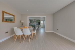 Luxury Cottage, Dog Friendly, Stunning Views, Private Garden