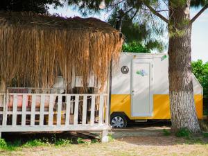 Mona Glamping Caravan Suites