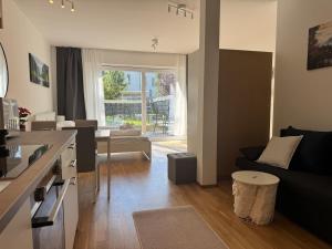 Modern City Apartment with private Garden