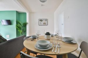 City Escape – Stylish 2-Bed near Cardiff Centre