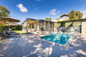 Villa Barcolana by Villsy