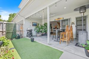 Laid-Back Wurtulla Escape with Style & Charm