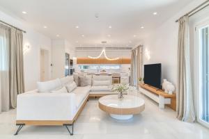 Villa Raphael - Luxury and Serenity in Paros