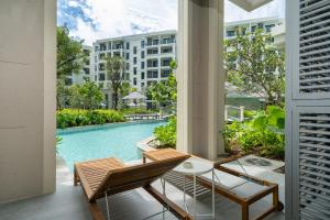 Apartments 15 minutes walk from Bangtao Beach with a cinema