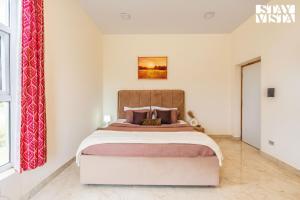 StayVista at Casa Shwika with Pool and Lawn