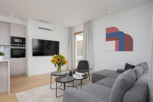 Wola Apartment Ludwiki with Parking and Terrace by Renters Prestige