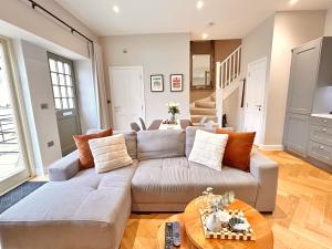 Character filled Courtyard Escape