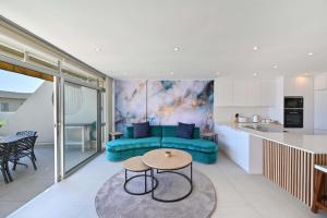 Modern 2 Bedroom Apartment - Dolphin Beach