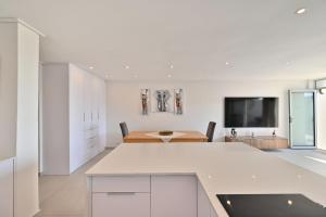 Modern 2 Bedroom Apartment - Dolphin Beach