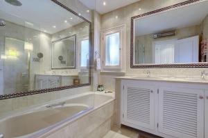 Elegant 2 Bedroom PH in Serene Urb El Presidente RDR521