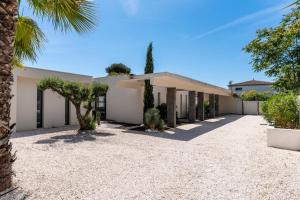 Villa Boston luxury home with pool and Cali vibes