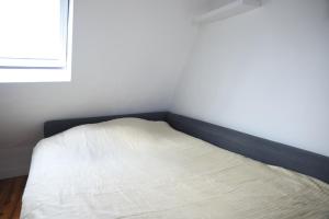 Studio with a view of the Eiffel Tower top