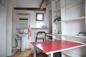 Studio with a view of the Eiffel Tower top