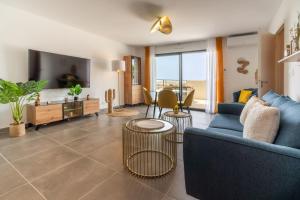 Cosy & Chic Sea & lagoon view garage parking