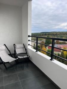 Стильна нова квартира з видом на гори та вітряки