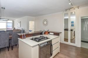 Spacious Beach Access Apartment at Dolphin Beach