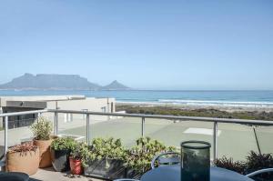 Stylish Apartment with Ocean Views - Dolphin Beach