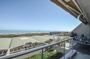 Stylish Apartment with Ocean Views - Dolphin Beach