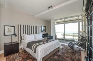 Stylish Apartment with Ocean Views - Dolphin Beach