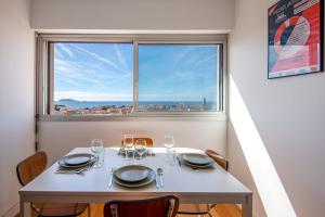 Bright apartment with a sea view