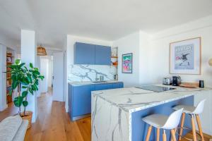 Bright apartment with a sea view