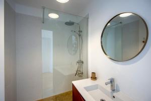 Bright apartment with a sea view