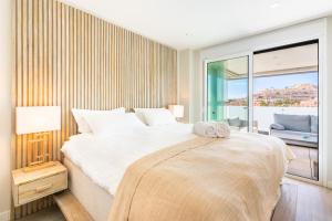 Cala Serena - 3-bedroom modern apartment situated in La Cala de Mijas