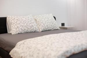 Lake View 1-Bedroom Apartment with Balcony near Pipera Metro